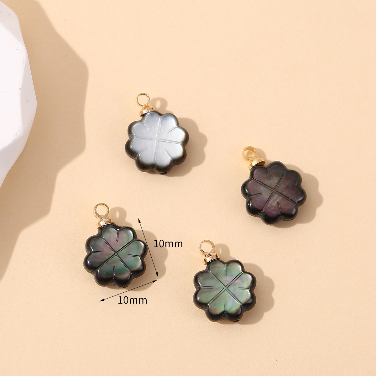 Natural white butterfly shell cute little rabbit, puppy, scattered beads, little bee DIY handmade bead bracelet necklace material accessories