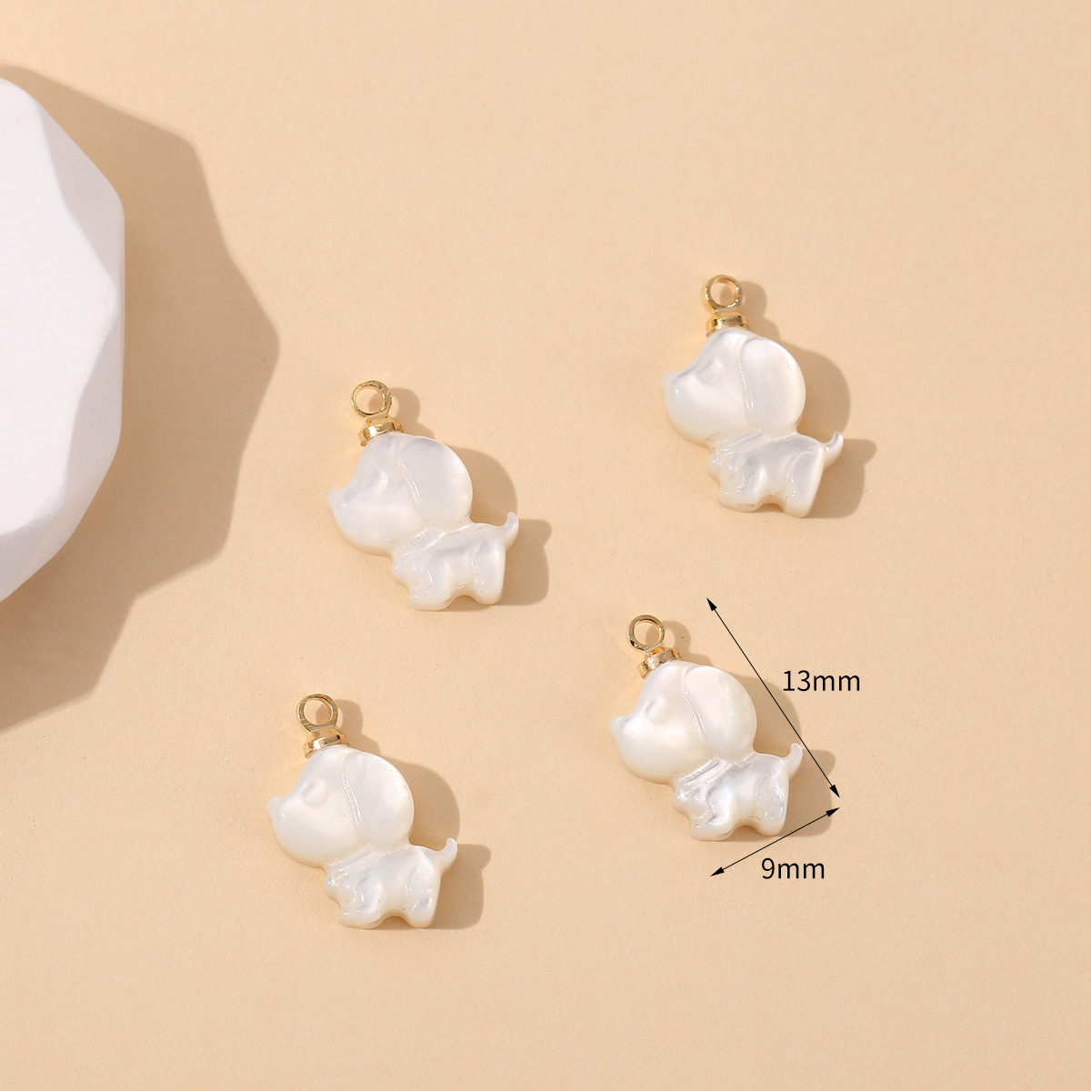 Natural white butterfly shell cute little rabbit, puppy, scattered beads, little bee DIY handmade bead bracelet necklace material accessories