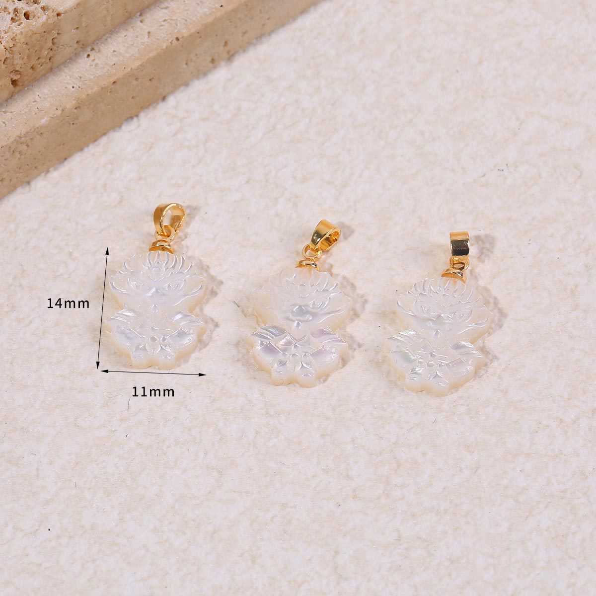 Wukong style natural black butterfly shell, mother of pearl shell, puppy straight hole retro DIY handmade pendant accessories