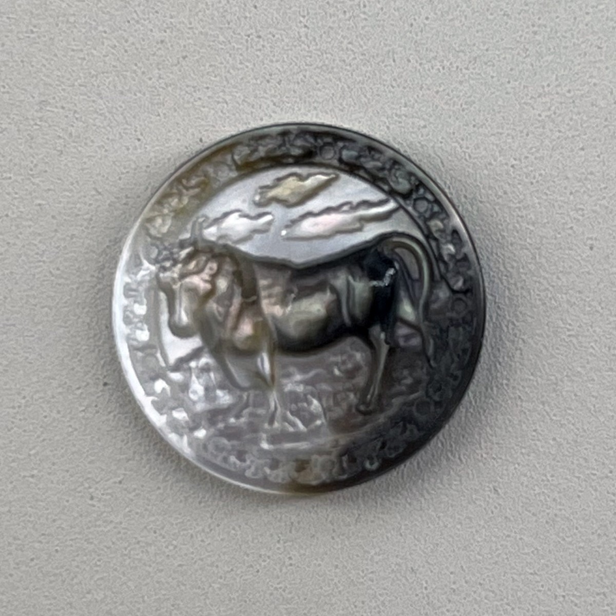 Black Shell Carving of the Twelve Constellations Taurus