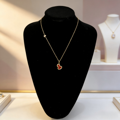 Red Agate Gourd Pendant Necklace